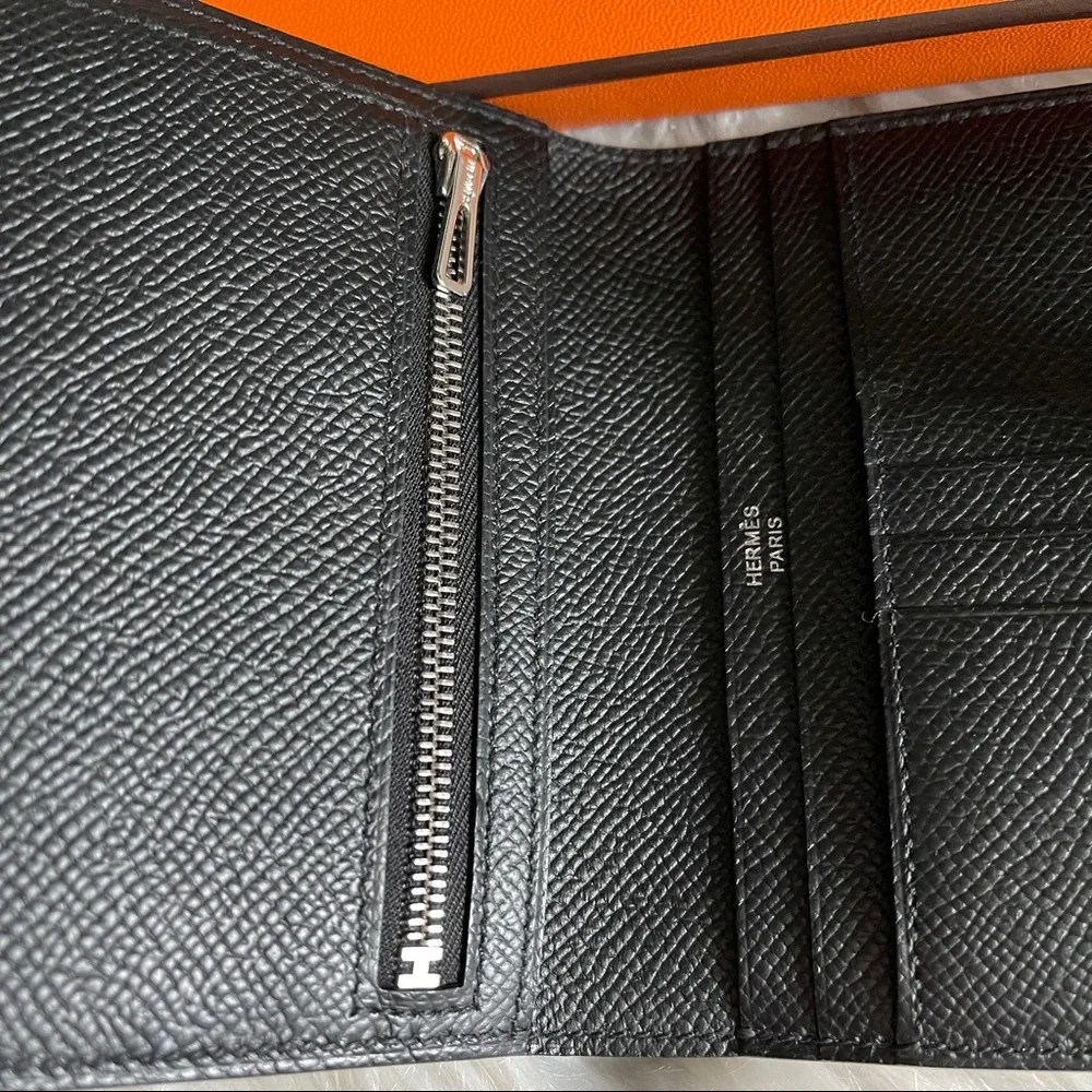 New Hermès So Black Bearn Compact monochrome Wallet
